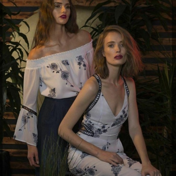 SOLD The Jetset Diaries Liliana Off Shoulder Top - Picture 2 of 7